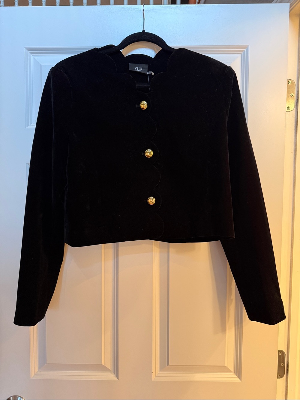 NWOT VICI Black Velvet Scallop Cropped Jacket Size Medium